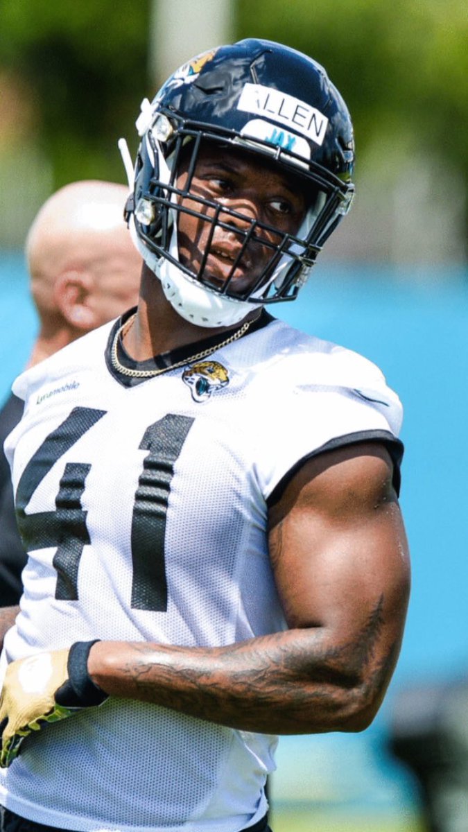 HelmetStalker's tweet photo. Jaguars DE Josh Allen is now using a Schutt F7 VTD with an F7-EGOP-NB-VC facemask and a SportStar chinstrap, he previously tried a Riddell SpeedFlex with an SF-2EG-II facemask. https://t.co/V3k6Ji87N7