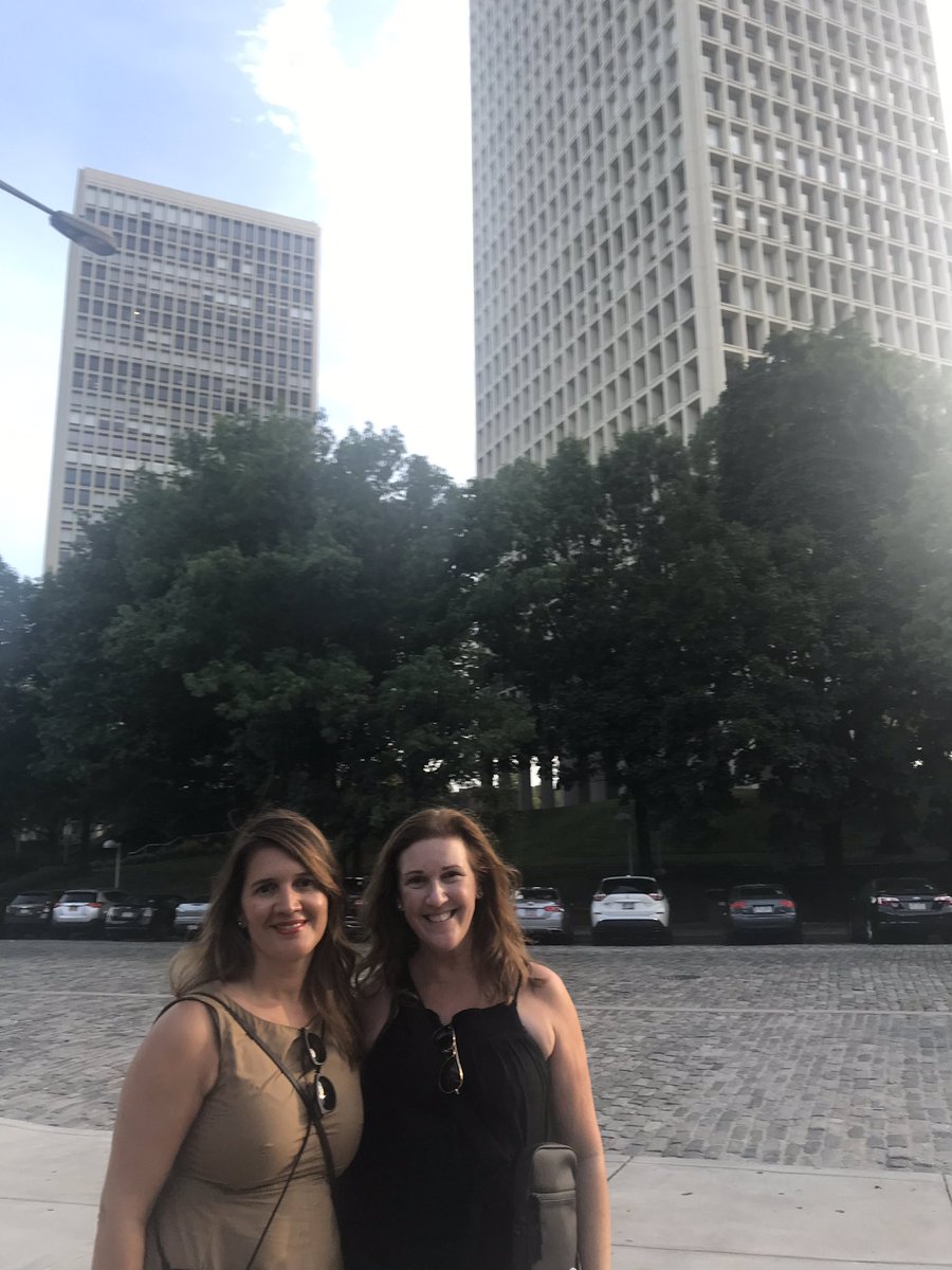 Zeitz_MSES1's tweet image. Enchantée d’avoir rencontré @JennyPlage #msualumni pendant #aatf19 à Philadelphie!