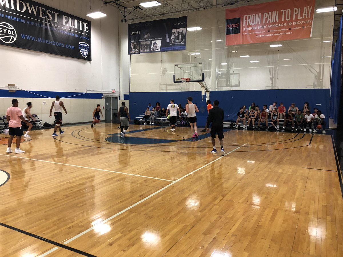 NSSW_JG's tweet photo. A few action shots from tonight’s #SlocheRuns..  🗣 Some real hoopers in the gym tonight 👀 https://t.co/s4aPqLpqLS