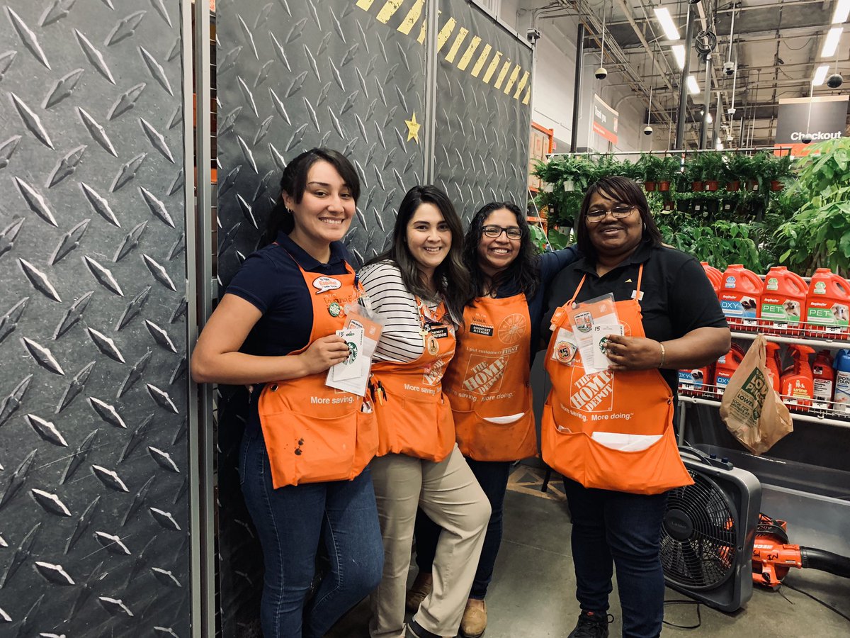 anaruelas91's tweet photo. Recognizing Dayana and Monique for getting shouted out on our Online VOC! Thank you ladies for driving sales and delivering great customer service! π§‘ #CustomerService #teamsickinger #Sunset6616 https://t.co/oGTcM6EHD5