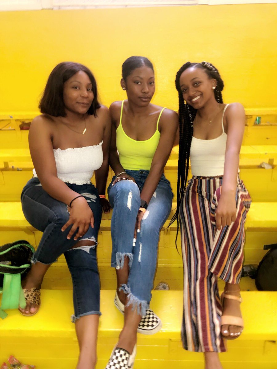 _Choccc's tweet photo. ʙᴇᴀᴜᴛɪғᴜʟ sʜᴀᴅᴇs ᴏғ ᴍᴇʟᴀɴɪɴ🍫💛 https://t.co/dk7VxZCcAM