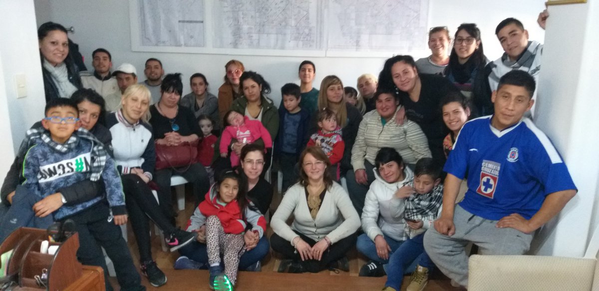 Jjusticiasocial's tweet photo. Hoy junto con #AndreaDiaz nos reunimos con referentes territoriales donde se habló sobre las propuestas para #LomasDeZamora la importancia de las #RedesHumanas #ConsensoFederal @chicheduhaldeok @RLavagna @BuccaBali @EduardoAmalvy @claudianieto65 @LorenaEOviedo @MarcelaBianch14 https://t.co/PWEsEhXd6U