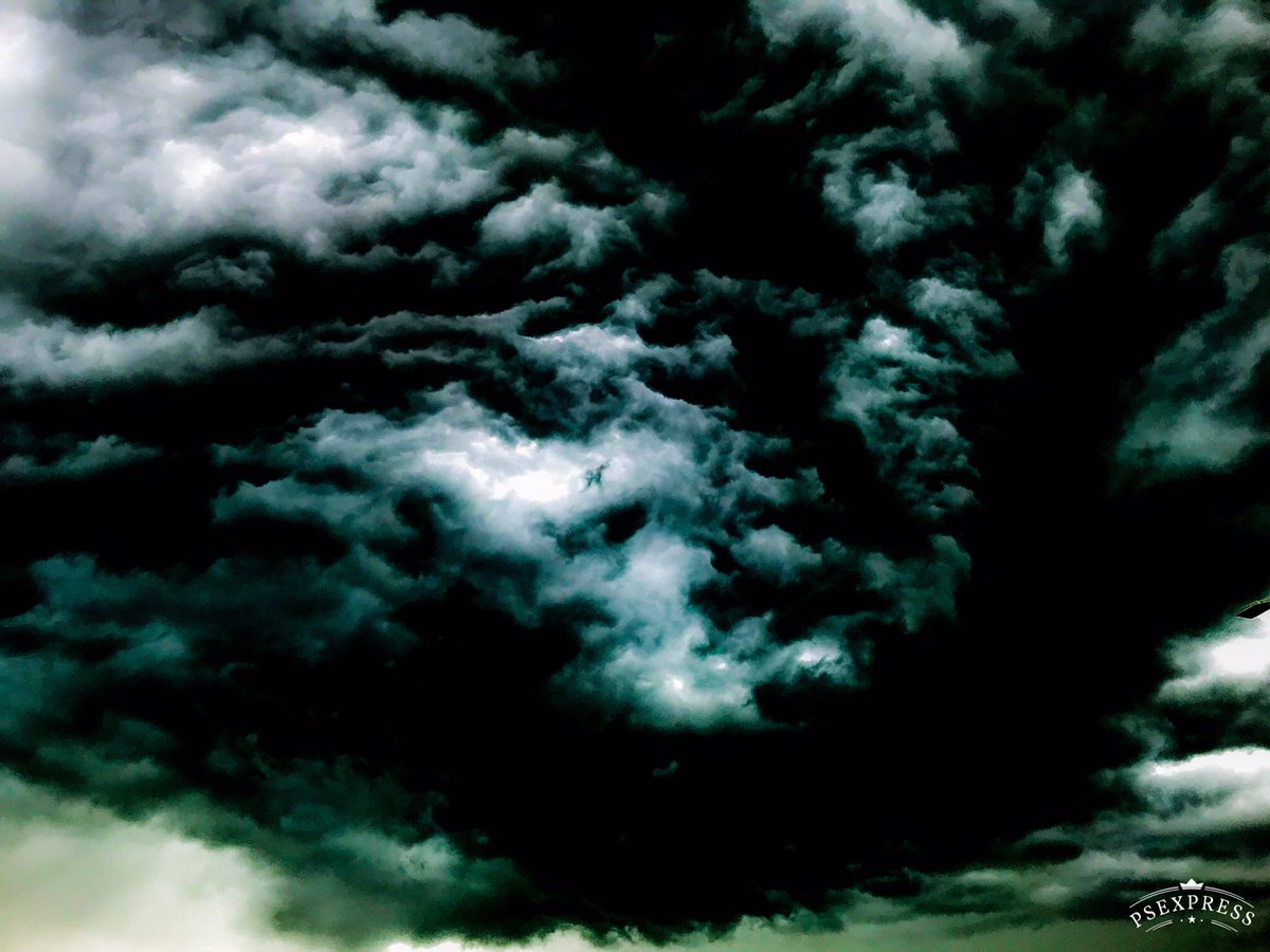 forevercapmem's tweet photo. Can you see the face?  This was from the storm that produced the tornado near airdrie on Sunday #yycweather #abstorm https://t.co/kRyVEHX8CP