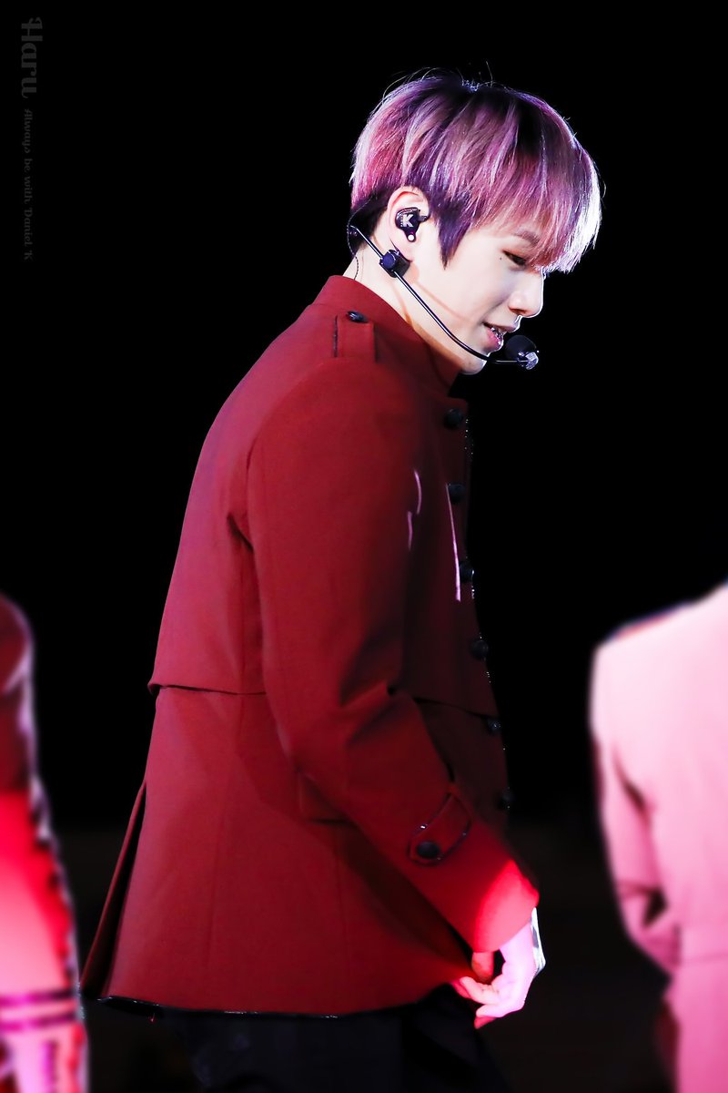 idolinred's tweet photo. solo ; daniel https://t.co/HiCRHrLk46