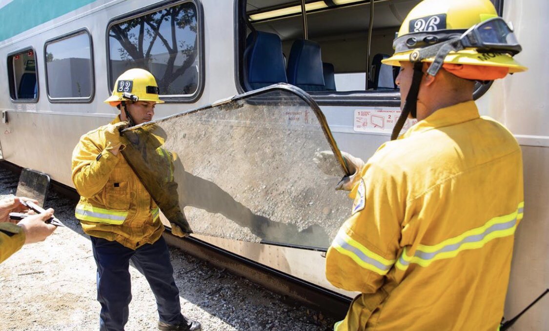 OCFireAuthority's tweet photo. #Repost @joseubedaphotography
・・・
Here’s an inside look at @metrolink First Responder Training with the #orangecountyfireauthority #huntingtonbeachfiredepartment #lagunabeachfiredepartment #orangefiredepartment #fullertonfiredepartment #breafiredepartment https://t.co/r776N0s2Mm
