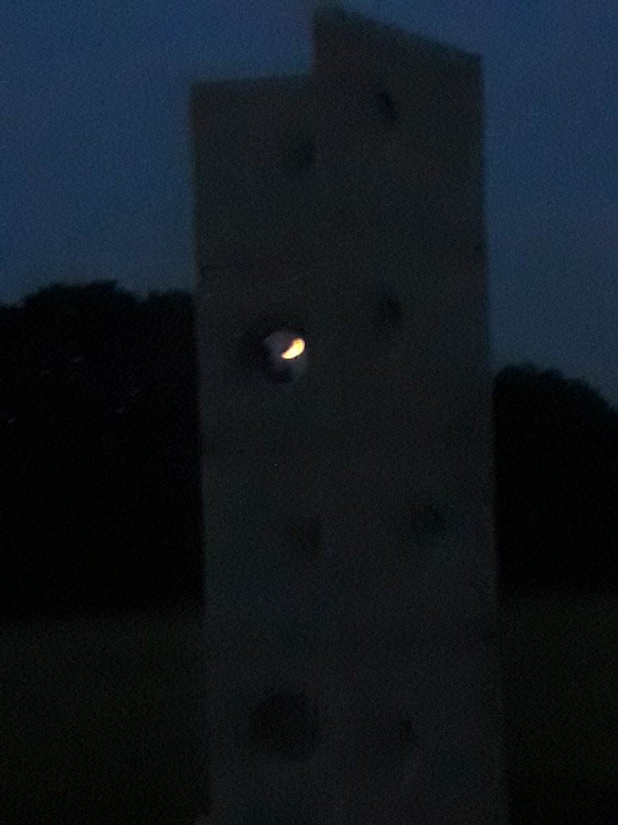 St_Onehinge's tweet photo. Lunar eclipse at Stonehinge https://t.co/tHkVYx9ZBv