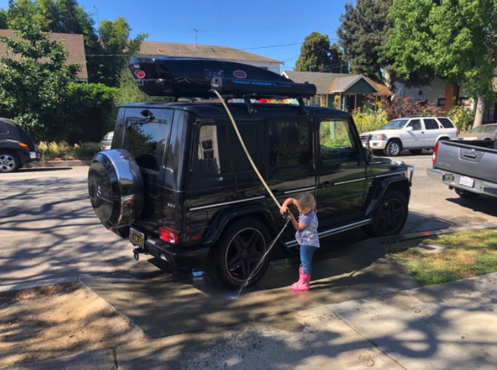 Roadshower's tweet photo. A young camper learning the ropes of the Road Shower 4.
https://t.co/dvCtHufjaK #roadshower #roadshower4 #solarshower #4x4 #4x4adventure #4x4accessories #overland #campingcar #campingtrip #flexneckshowerhead #overlanding #wanderlust #campingfun #campingcar #campingday https://t.co/6SjxKJjgBH