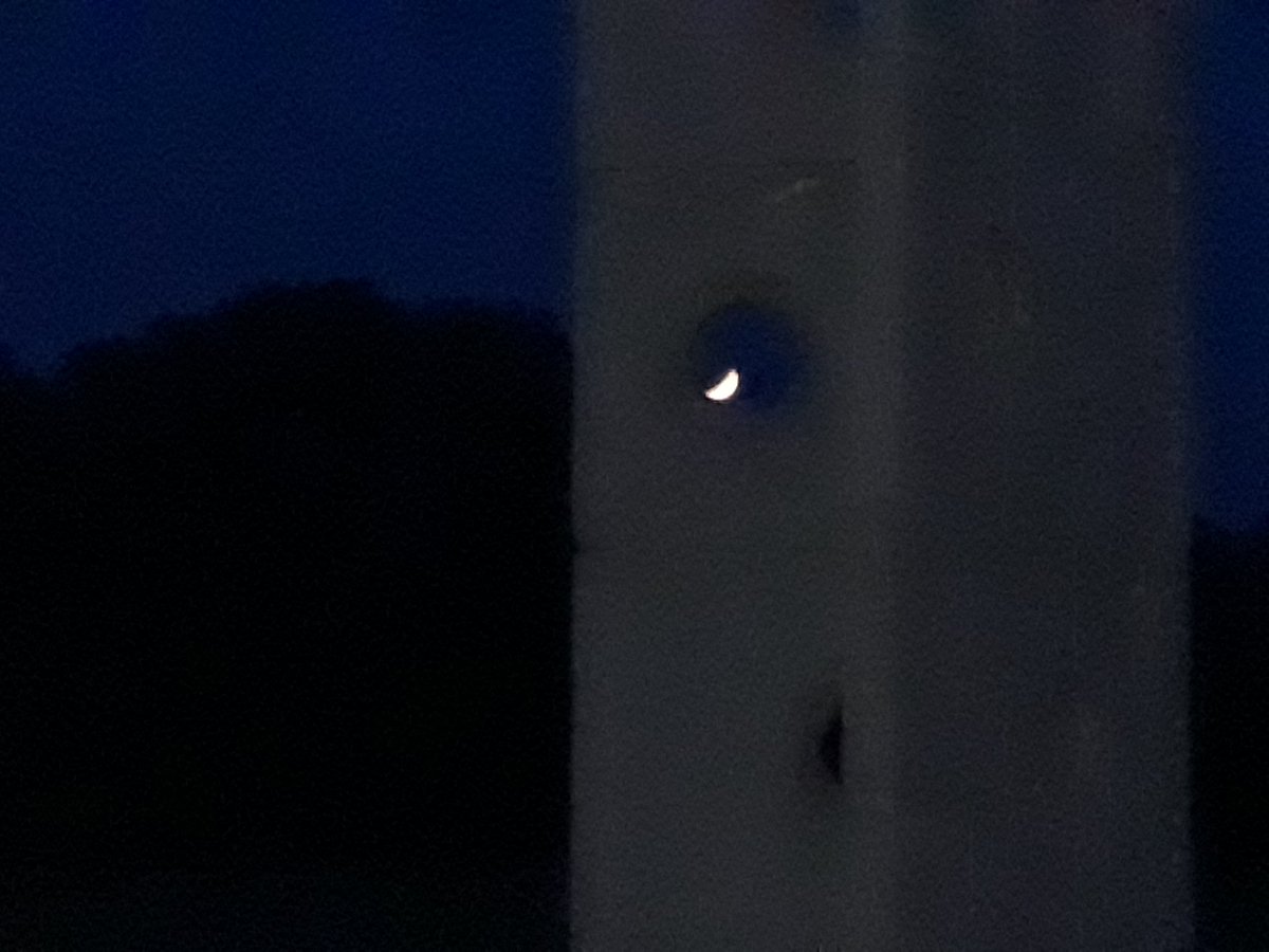 St_Onehinge's tweet photo. Partial lunar eclipse at Stonehinge https://t.co/OmUjhWW5Sf