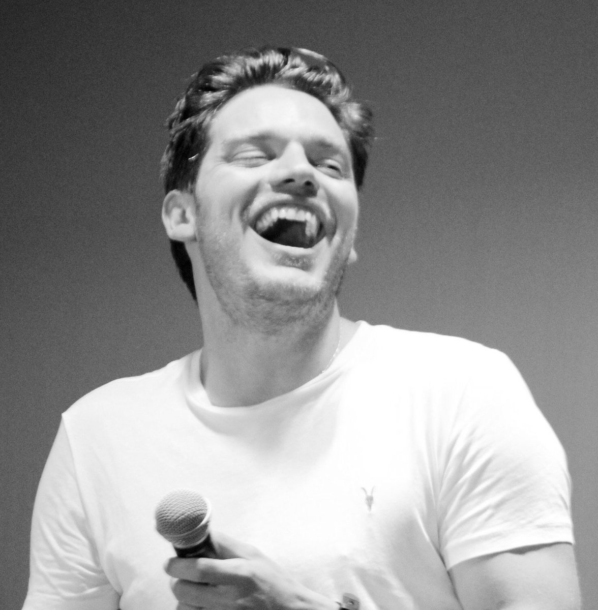 ruby_rose114's tweet image. seeing him happy is the best thing. Love you so much you beautiful human. 🥰

photo credit: @sherwoess ( for two of them) 

#ITAInstituteCon3 #shadowhunters