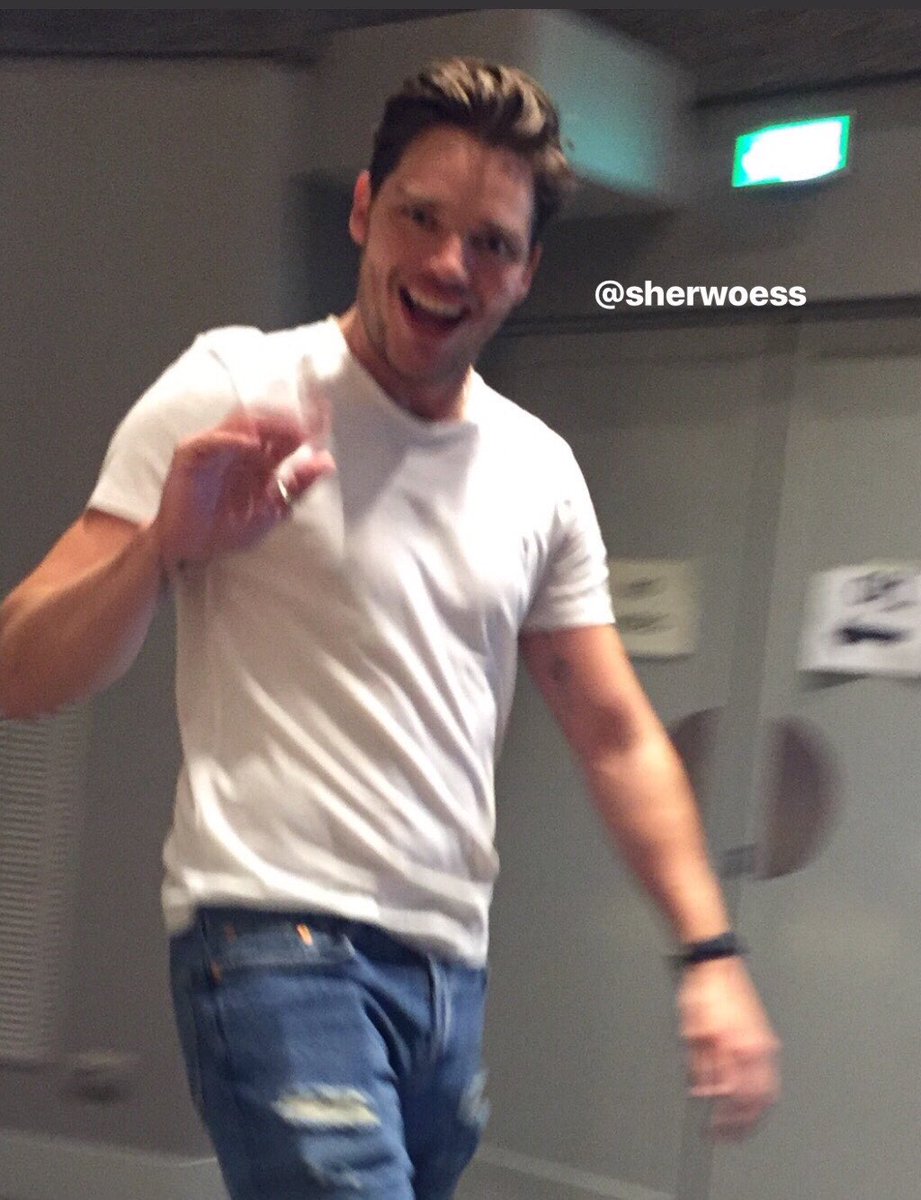 ruby_rose114's tweet image. seeing him happy is the best thing. Love you so much you beautiful human. 🥰

photo credit: @sherwoess ( for two of them) 

#ITAInstituteCon3 #shadowhunters