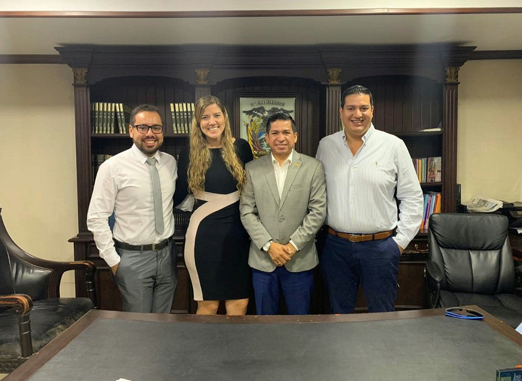 MinTrabajoEc's tweet photo. #MDTLoja | Mantuvimos reunión con @AlcaldiaMachala para generar acuerdos que fortalezcan la capacitación a sus servidores en temas de #SeguridadYSaludEc, plataforma de Red @SocioEmpleo_ec y otros servicios que ofrece nuestra cartera de Estado.

Director Regional - @BlacioRobert https://t.co/wsg5QitYAJ