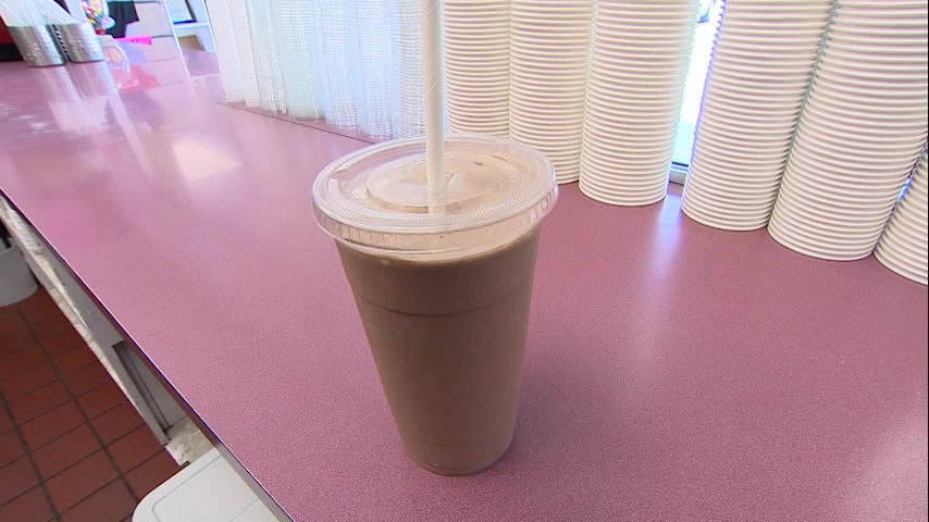 Chronicle5's tweet photo. Chocolate frappe. Ice cream soda. Raspberry lime Rickey. Sherbet Freeze. The basically refreshing menu at Treadwell's in Peabody. "You can come for your family of four or five and spend $15 and everybody leaves happy" #DrinkUp #summer @anthonyeverett @shaynaseymour 7:30 #wcvb https://t.co/KMz3R8ftjZ