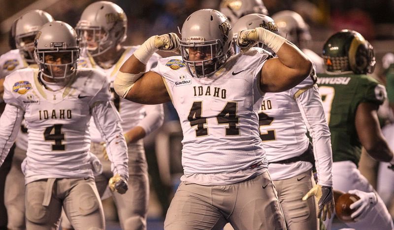 pettyjayson1's tweet photo. After a great unofficial visit and talk with @VandalFootball I am very blessed to say that I have received my first D1 offer to play football at the university of Idaho! Thank you Coach Petrino, @BigFam94, and @CoachSJOliver. GO VANDALS! https://t.co/v4ZmbHLegr