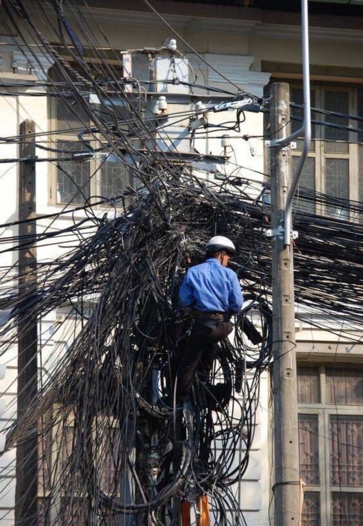 iphara23's tweet photo. #ToGetAJobInSA the kinda of connection you need if you want to get a job in SA https://t.co/g9eUFRbE6X