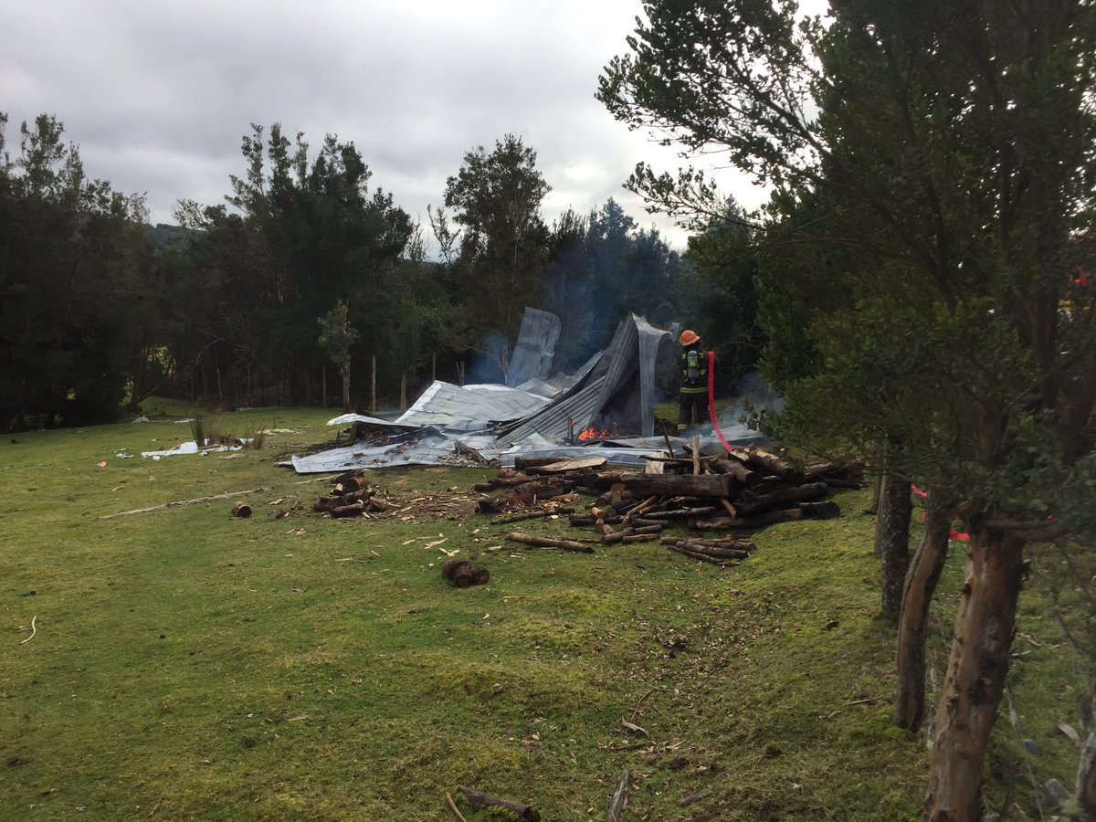 BorquezRafael's tweet photo. #Queilen, hoy Incendio estructural deja una vivienda totalmente consumida por las llamas, esto ocurrio en el sector de #Contuy, trabajarón equipos de emergencia, (foto @bgqueilen)
@biobio
@estrellachiloe @condorsei @bullagalindo @BethoCarcamo @firemancastro @ONGdechoficial https://t.co/AsYwPwkKFB