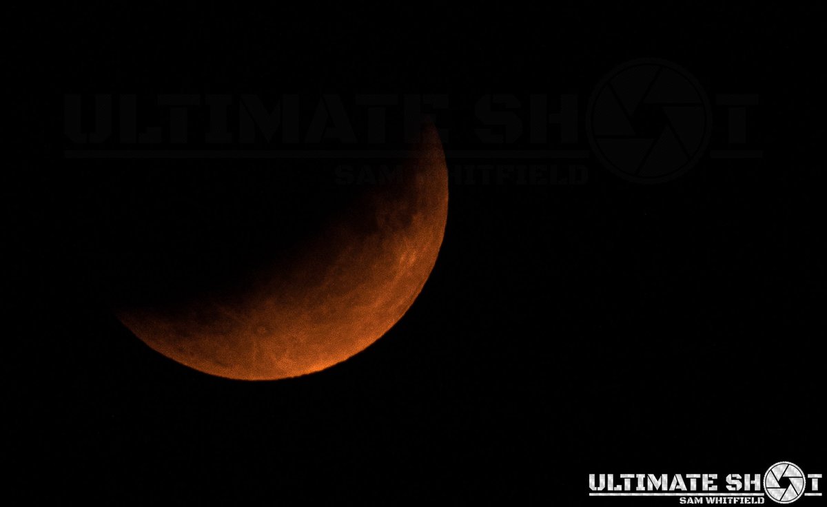 UltimateShotUK's tweet photo. JUMPING ON THE PARTIAL LUNAR ECLIPSE ☀️🌍🌕 Taken at 2230 from #Exeter #LunarEclipse https://t.co/R2AQW3q9NK