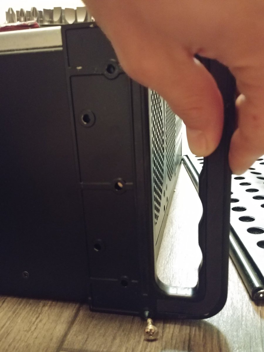 slmodd's tweet photo. We need this handle replaced / fixed. for our server case. Anyone able to fab something up? https://t.co/YBIIBwlOzr