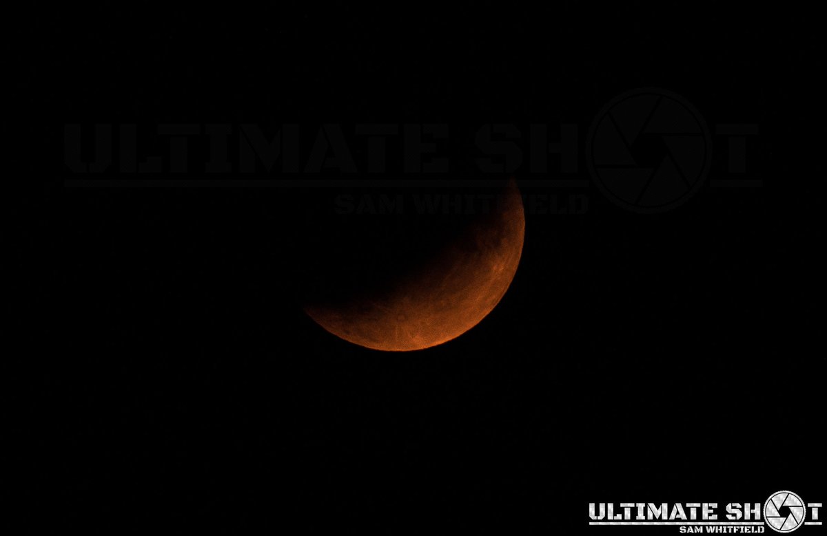 UltimateShotUK's tweet photo. JUMPING ON THE PARTIAL LUNAR ECLIPSE ☀️🌍🌕 Taken at 2230 from #Exeter #LunarEclipse https://t.co/R2AQW3q9NK