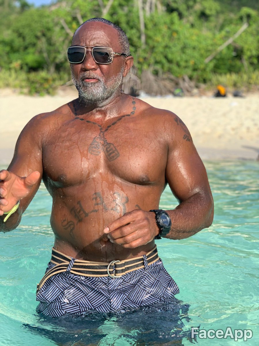 KwabenaSharif's tweet photo. #Grandzaddy 😂😂 https://t.co/jqHCBOfBbK