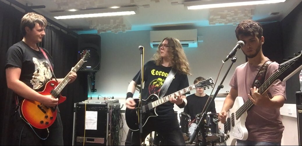 Never been surprised by the mic before 😂 (Dan - guitarist and vocalist) #metal #surprise #thrash #thrasherwolf #wolf #the #pack #thepack #thethrasherwolfpack #vocalist