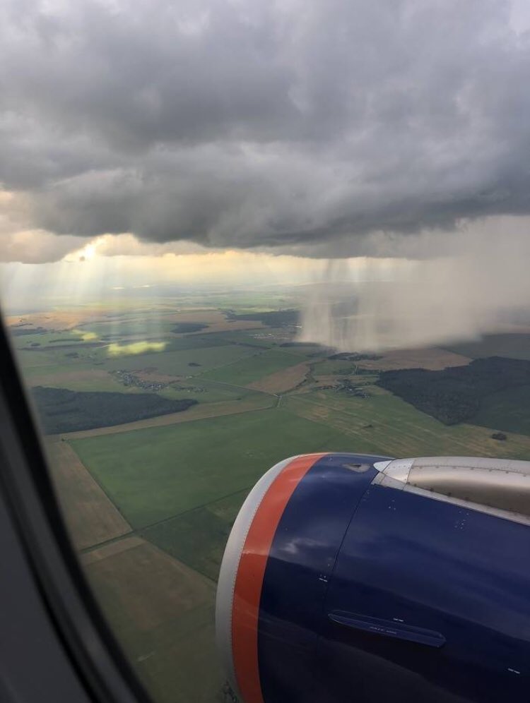 abeliakov's tweet image. Именно так выглядит с самолета прогноз "Местами осадки".😂