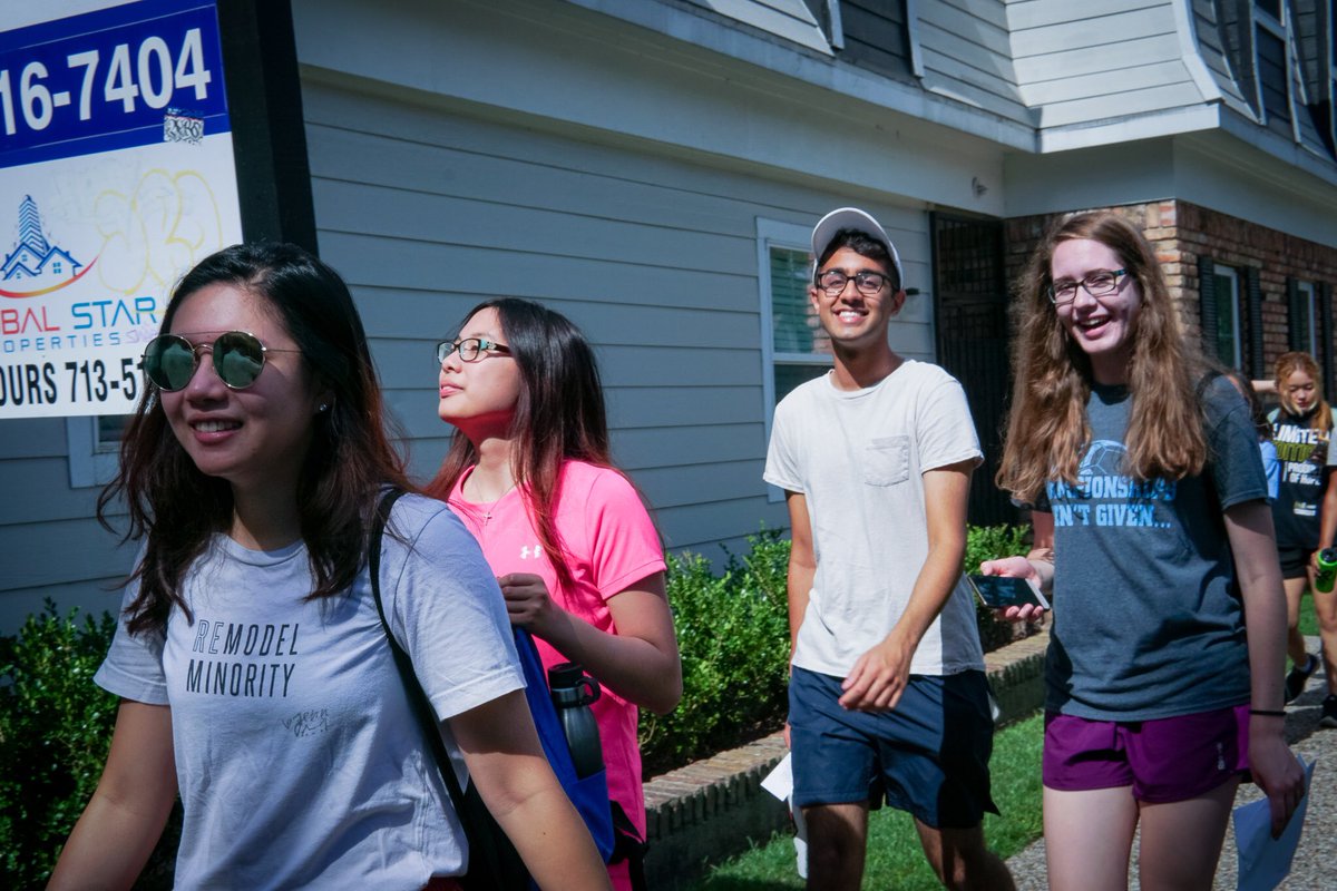 CCLRiceU's tweet photo. Urban Immersion Update!
We started our morning with a scavenger hunt. Students got the chance to walk around Montrose and learn more about the city.
We will be posting more pictures of their adventures throughout the week. Stay tuned!
β
#UI2019 #CCL #Rice2023 π https://t.co/2e93NR7x8M