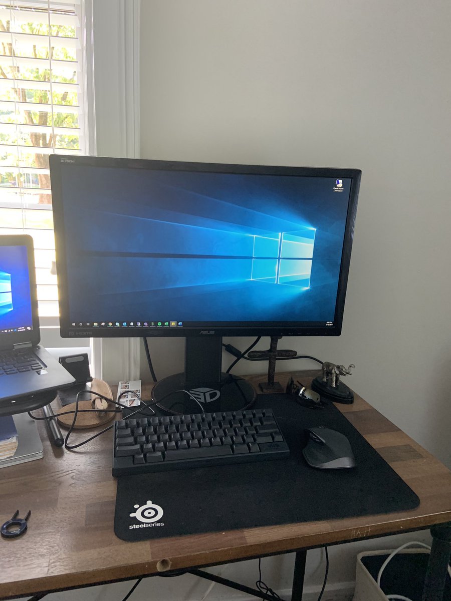 rwdyreisha's tweet photo. Made the first upgrade to the setup and it was a big one. #morespace #HHKBchallenge @HackingKeyboard https://t.co/fRahj3mf8y