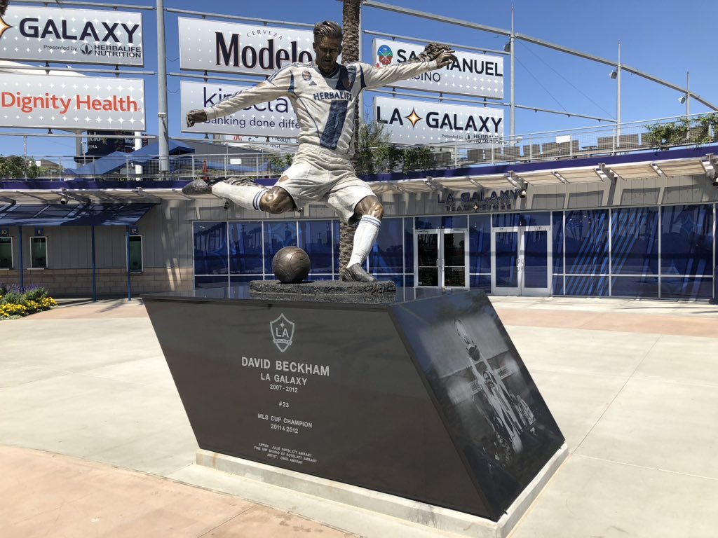 David Beckham statue unveiled by LA Galaxy