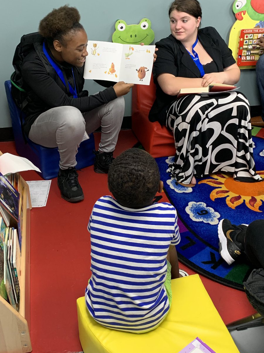 UofMRCP's tweet photo. At https://t.co/GaD6FT1Dbo to see that learning can happen anywhere!
#SummerBridge #RiverCityPartnership #literacyandlaundromats @umeducation @RachRossPhD @UofM_ELED @SCSK12Unified #CommunityEngagement #FutureTeacherScholars @DeanHillClarke https://t.co/x2LFHMpnle