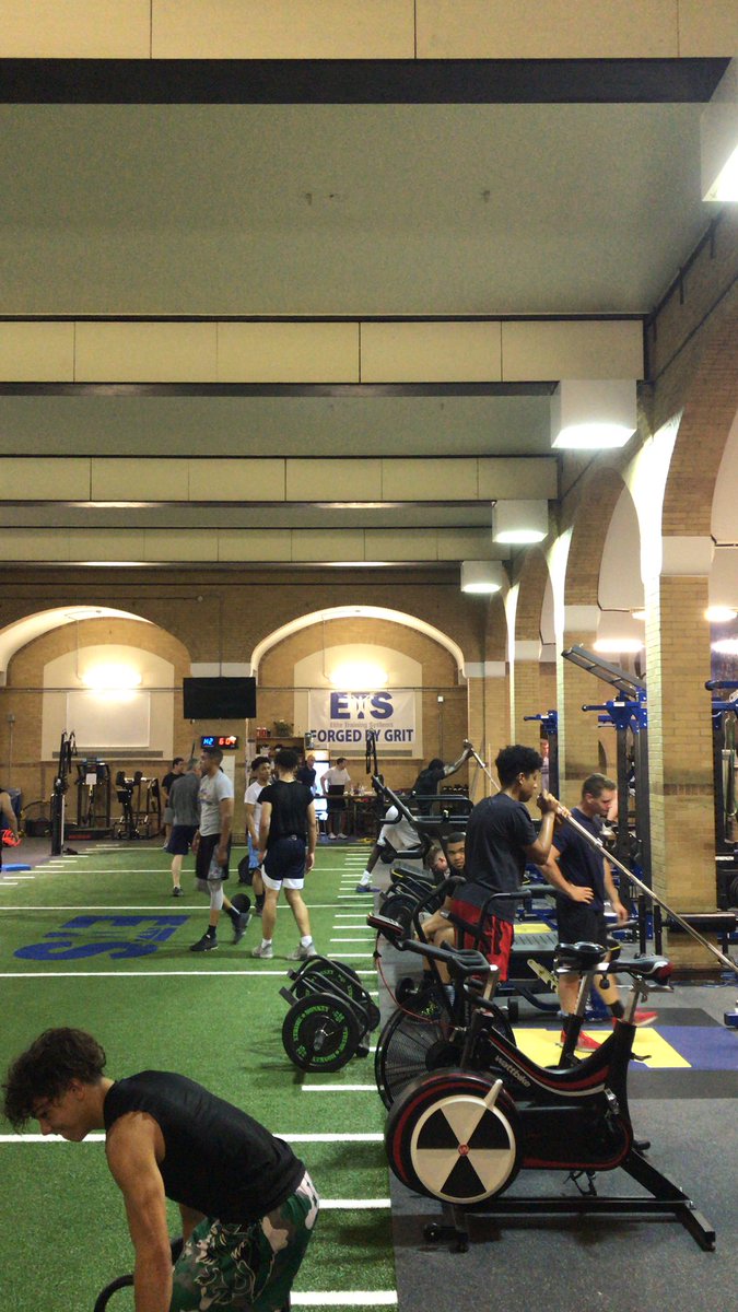 Getting after it once again <a href="/lancers_jr/">Windsor Jr. Lancers</a> @WindsorMBB with <a href="/ETSWindsor/">ETS Windsor</a> 💪🏾🏀