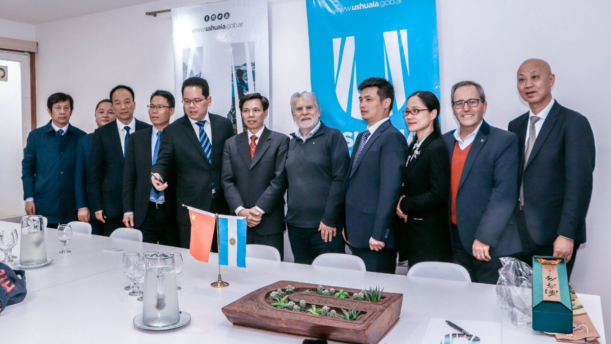 WalterVuotoTDF's tweet photo. Firmamos un convenio con la ciudad de Shaoxing de la Rep. Popular de China con el objetivo de desarrollar toda clase de intercambio y cooperación en materia de economía, comercio, tecnología, turismo, cultura y recursos humanos para potenciar ambos destinos. #UshuaiaMásActiva https://t.co/HkFgJV3wNW