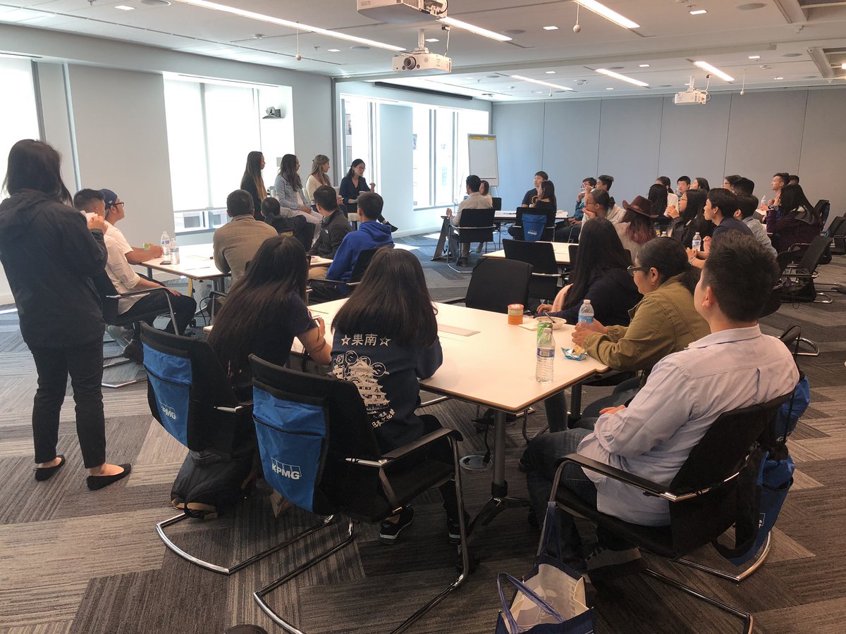 VYDCsf's tweet photo. Learning about resume, thank you @google @YouTube and @KPMG volunteers. @ChinatownYMCA @chinatownyteens #youthdevelopment #summercareerexploration https://t.co/5g6UpeLe1J