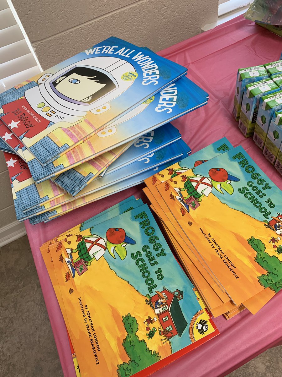 ReadyFreddyWSFC's tweet photo. Family night for Pathways Summer Program families! Learning Games to increase math skills, and reading and writing! And, every child takes home a book of their choice! @smithfarmes @wsfcs #P2K #P2One https://t.co/ZZyOg1IAL0