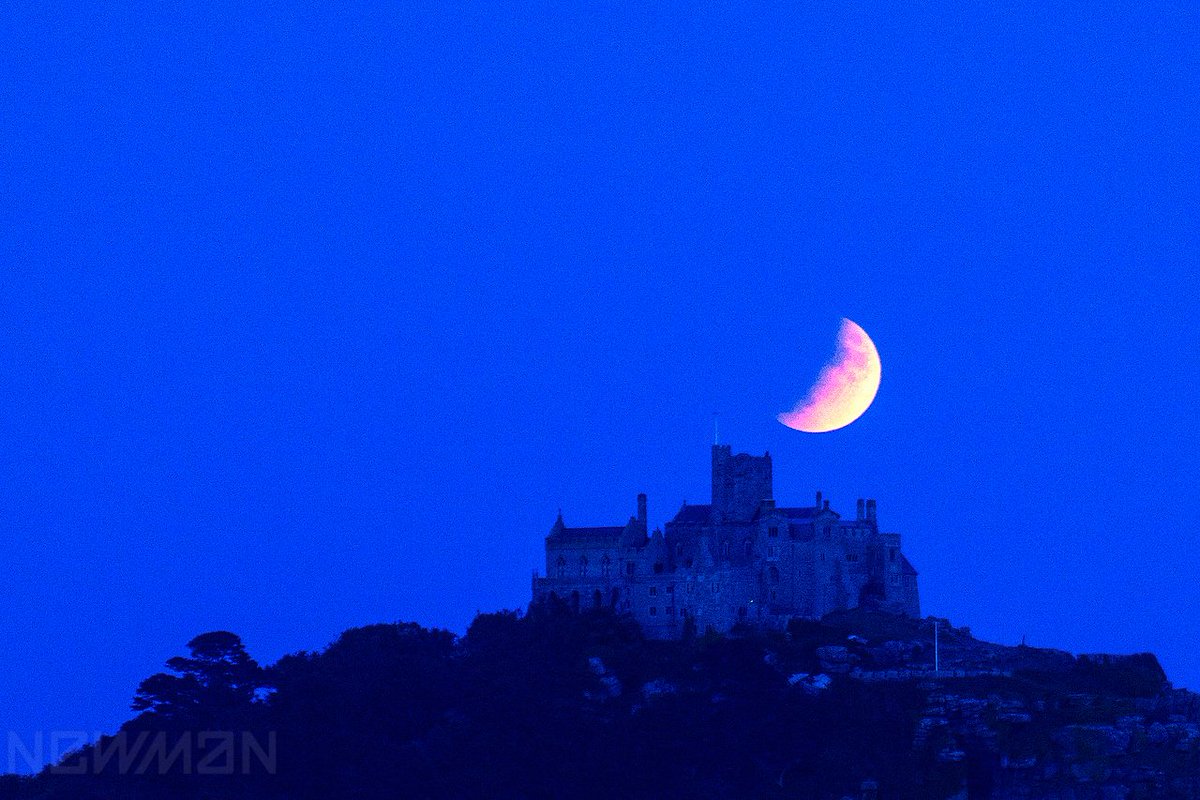 ManOnaPlanet's tweet photo. Tonight's Full Buck Moon (partially eclipsed)over St. Michael's Mount
Not bad for a hand held shot
Did you see it? 
#fullbuckmoon #stmichaelsmount #nightsky #viewsofcornwall #cornishmoons #swisbest #travelphotos #visitcornwall #fantasticearth #eclipse #travelanddestinations https://t.co/9pPTP98QBg