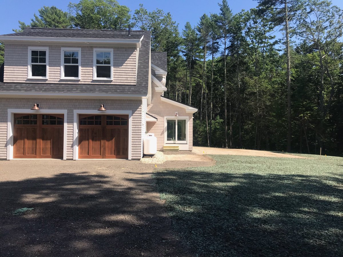 RyanLyford1's tweet photo. Yarmouth. Lawn mix on this new home. Turn the irrigation on! #Hydroseed #turfsmith #growgrass https://t.co/7gSGUkzwbC