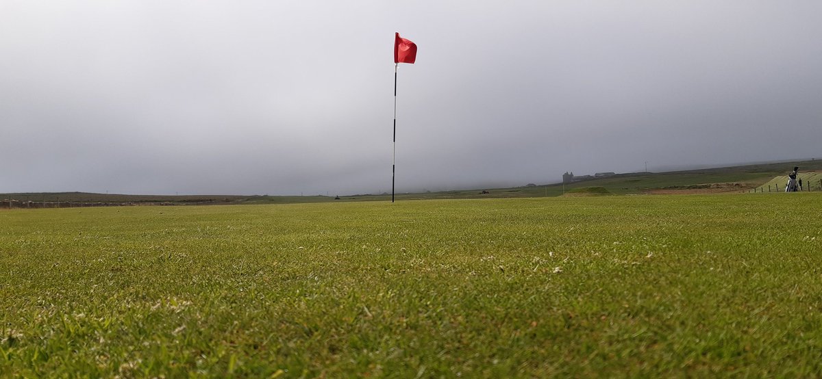 Gdavidson63's tweet photo. Westray #golfcourse. Wonderfully laid out. The 719yrd par6 is an absolute beast then the gorgeous par5 4th hugs #Grobust beach & crab later? https://t.co/EbFdP4lADN