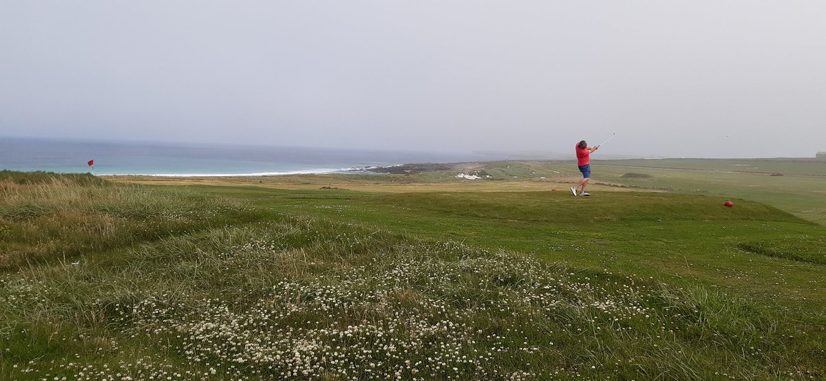 Gdavidson63's tweet photo. Westray #golfcourse. Wonderfully laid out. The 719yrd par6 is an absolute beast then the gorgeous par5 4th hugs #Grobust beach & crab later? https://t.co/EbFdP4lADN