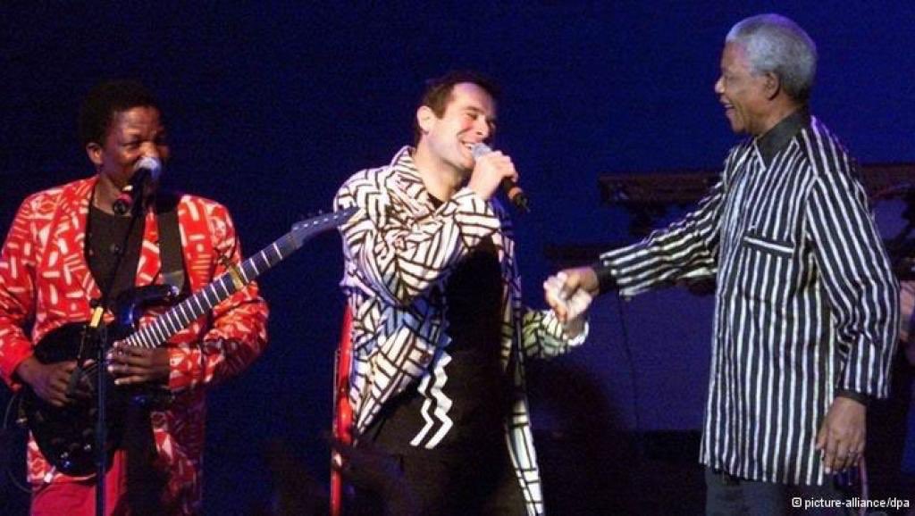 🇿🇦 « Johnny est décédé paisiblement aujourd'hui, entouré de sa famille à Johannesburg (...), après une bataille de quatre ans et demi contre le cancer »...que la terre lui soit légère #RIP #ZoulouBlanc #Apartheid #SouthAfrica #AfriqueDuSud