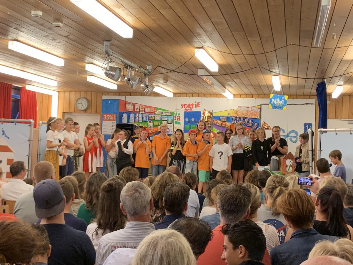 Een prachtige avond. Afscheid nemen is een stap in een mensenleven, die emoties oproept, maar goede dingen met je doet. #afscheidgroep8 #groep8 #musical