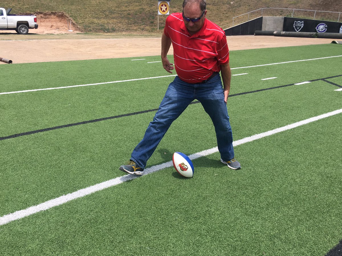 TobyTucker's tweet photo. Went to Kimbrough today with Canyon legend, Coach Mike Wartes. The only guy I know who has ever cramped up holding a ball for a kick. #ComeOnMan https://t.co/1XH5ZHL8xQ