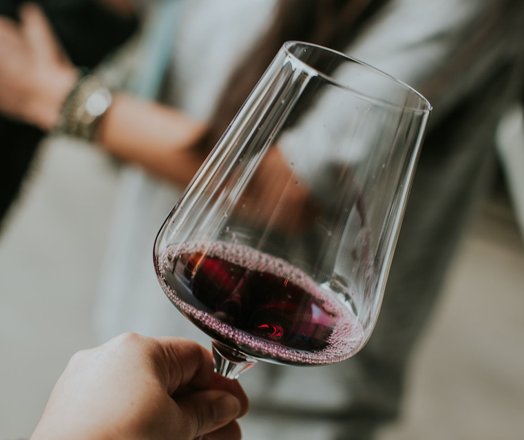 levowine's tweet photo. Who's interested in wine delivered to your front door? 🙋🏻‍♀️ Join Levo's wine club 🍷and get bottles of our newest releases shipped direct twice per year, priority access and discounts on wine purchased online or in the tasting room. Learn more - https://t.co/pBjFwwmA1i https://t.co/1fAv9X4mZ0