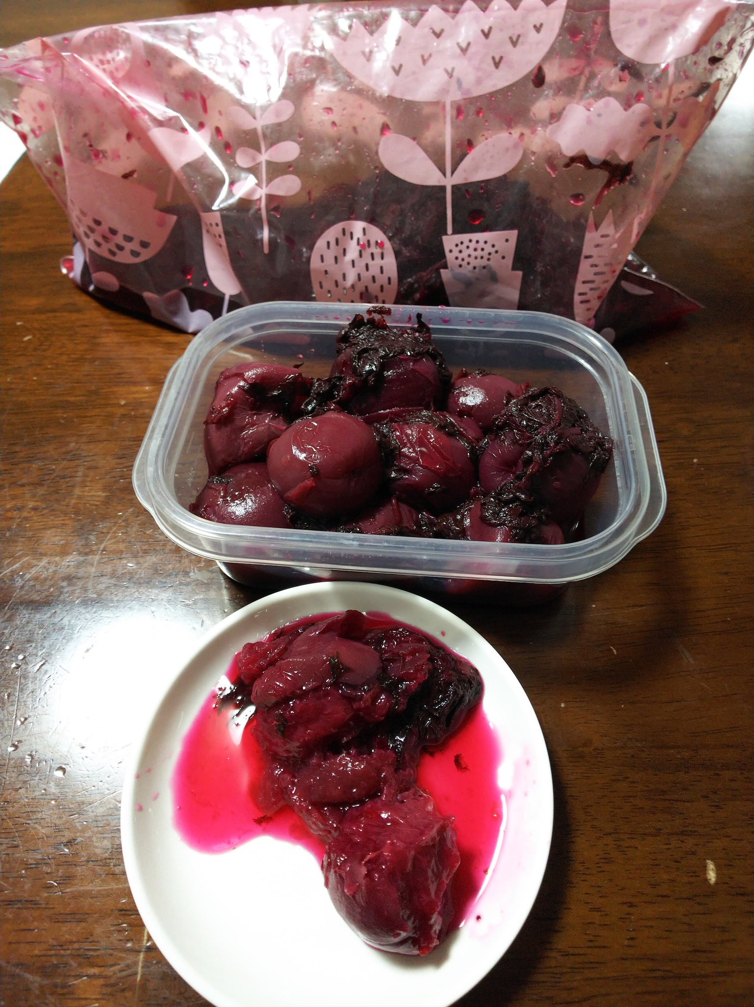 あめりandきき 梅干し出来ました １キロ 3個つぶれ 味は昔ながらのすっぱーいの 初めてには上出来でした 梅干し 酸っぱい梅干し T Co M3v3wx2buw Twitter