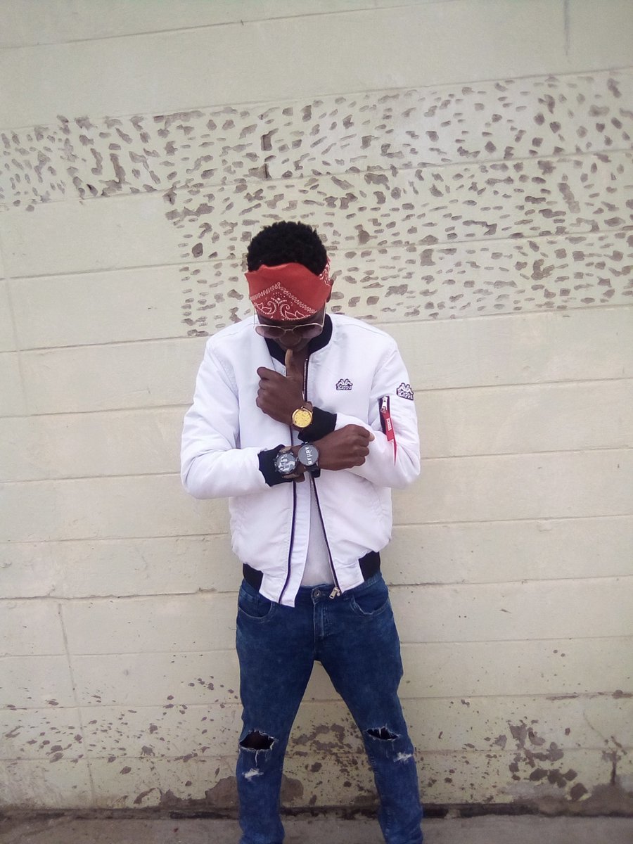 exy5252's tweet photo. Nigga gt name #Exy n the blhf of cawd..,😂😂😂Ava vatila oqzzzz.voom yomakwanwangwa https://t.co/pNck5OwAtV