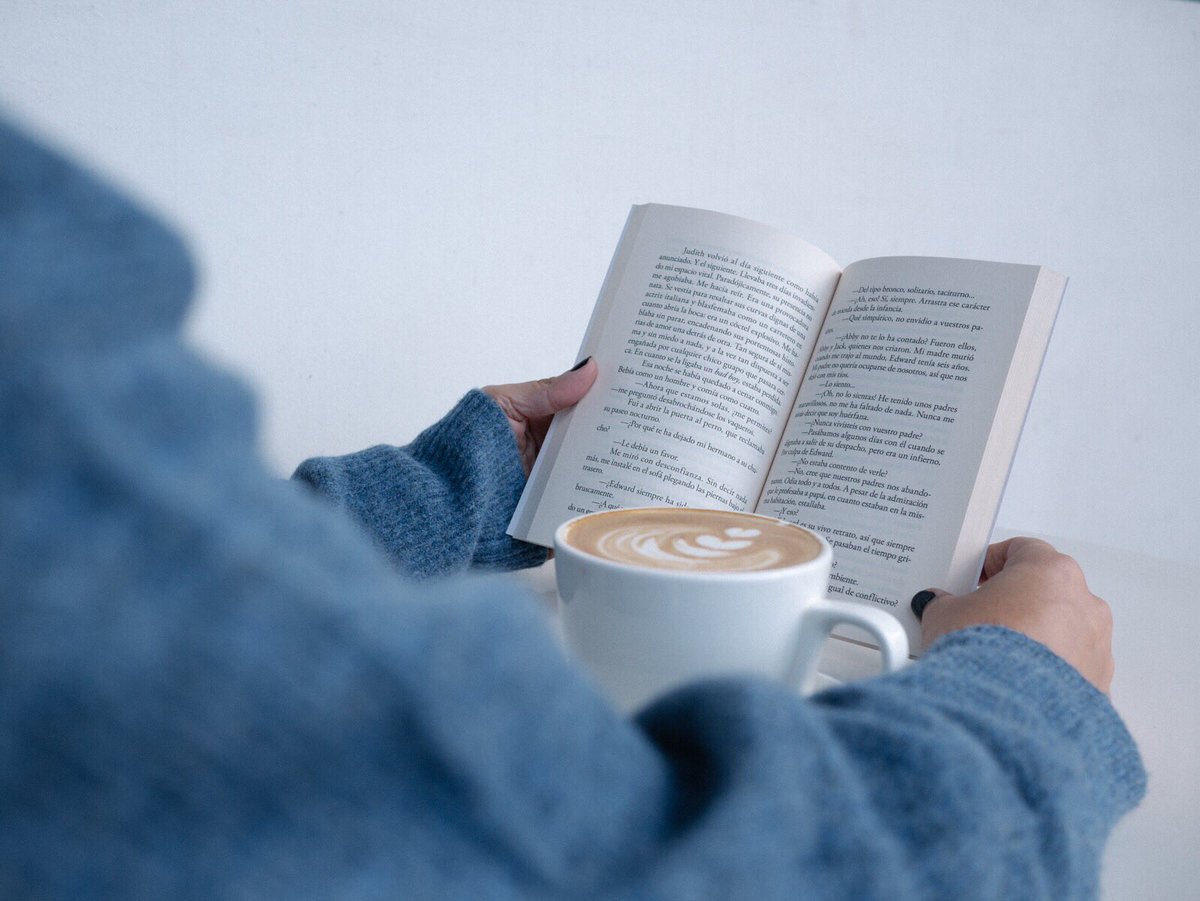 tatijurado's tweet photo. Mi dúo preferido ☕️📚 Foto: @TandeliCafe https://t.co/0RmT7d6JYf