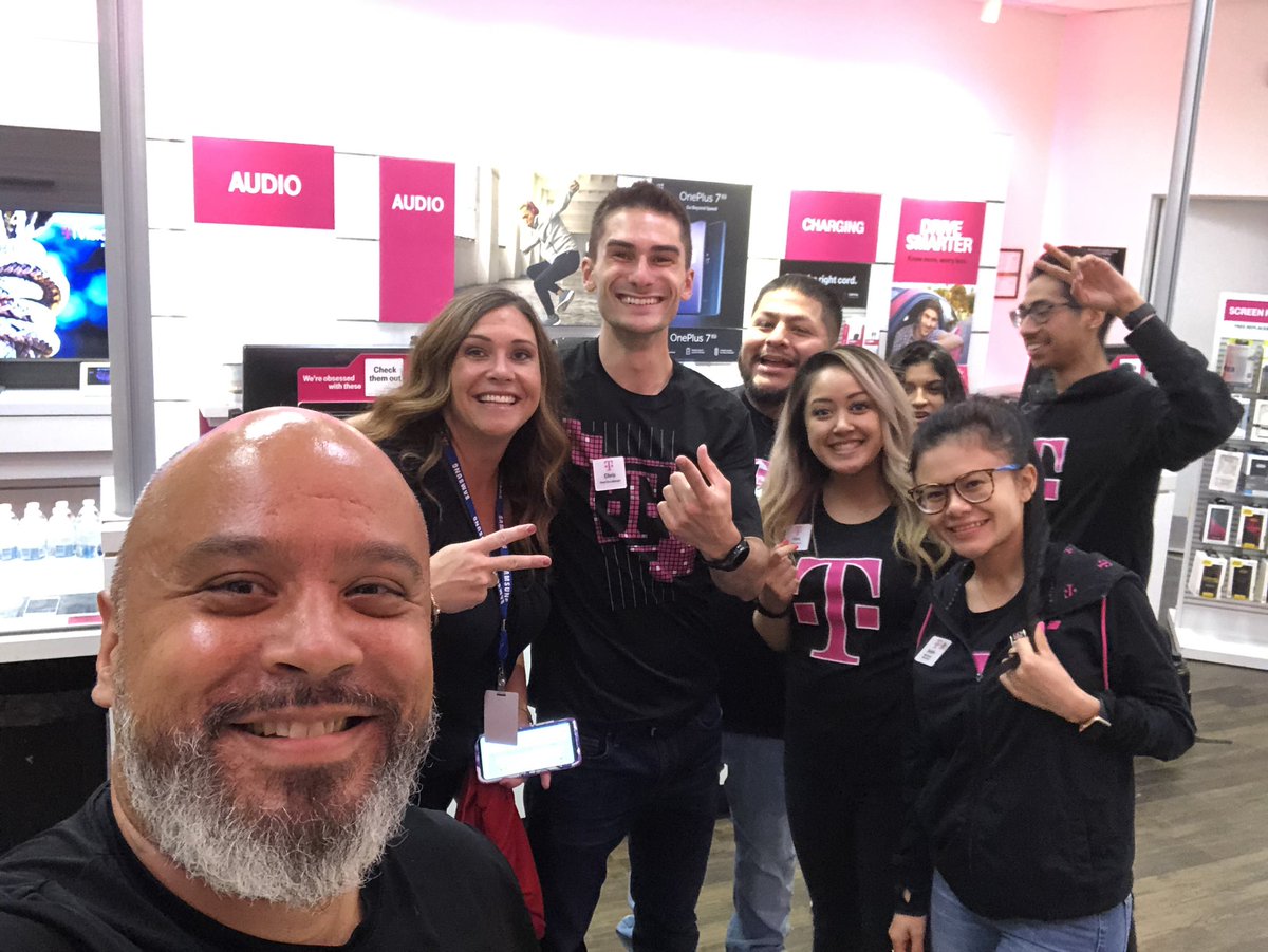 Celebrating the #HowWePlay Award winner and his team for June 2019! @Dammadge95 and his SouthHill Crew have amazing energy and it’s showing in their phenomenal experience scores this month! #PNWinning #WestIsBest