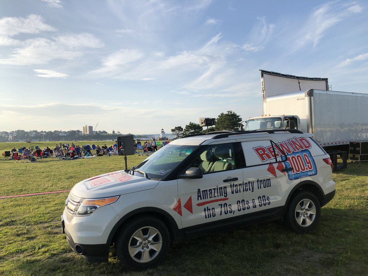 Rewind 100.9 tweet media