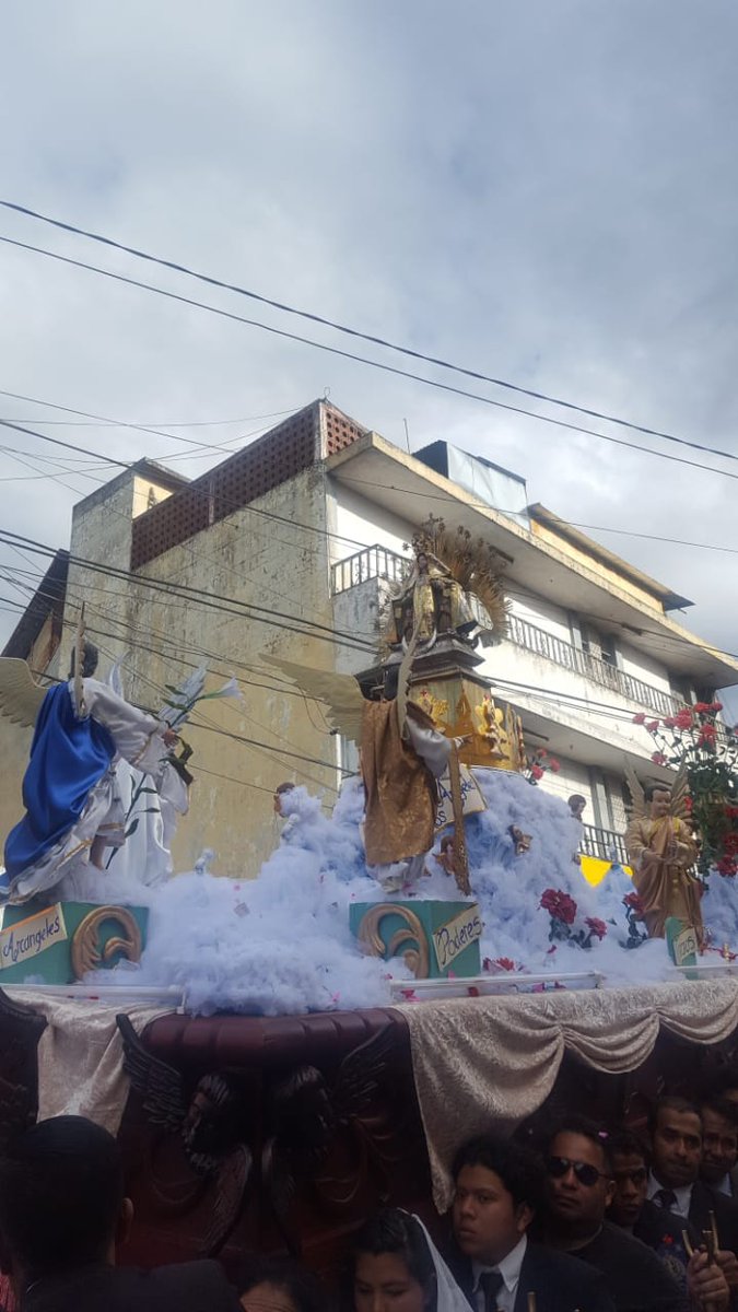 Capirotes_Mad's tweet photo. #VirgenDelCarmen | Las andas que portan a la Virgen del Carmen se ubican en la 2da calle y 13 avenida zona 2, Barrio Moderno.

#ProcesionesGT #BarrioModerno https://t.co/zWLWOMNUeB