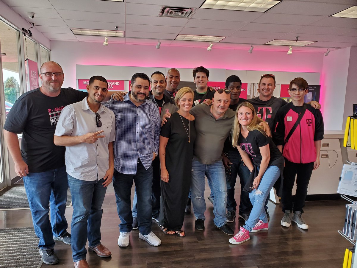 e_holmes tweet media