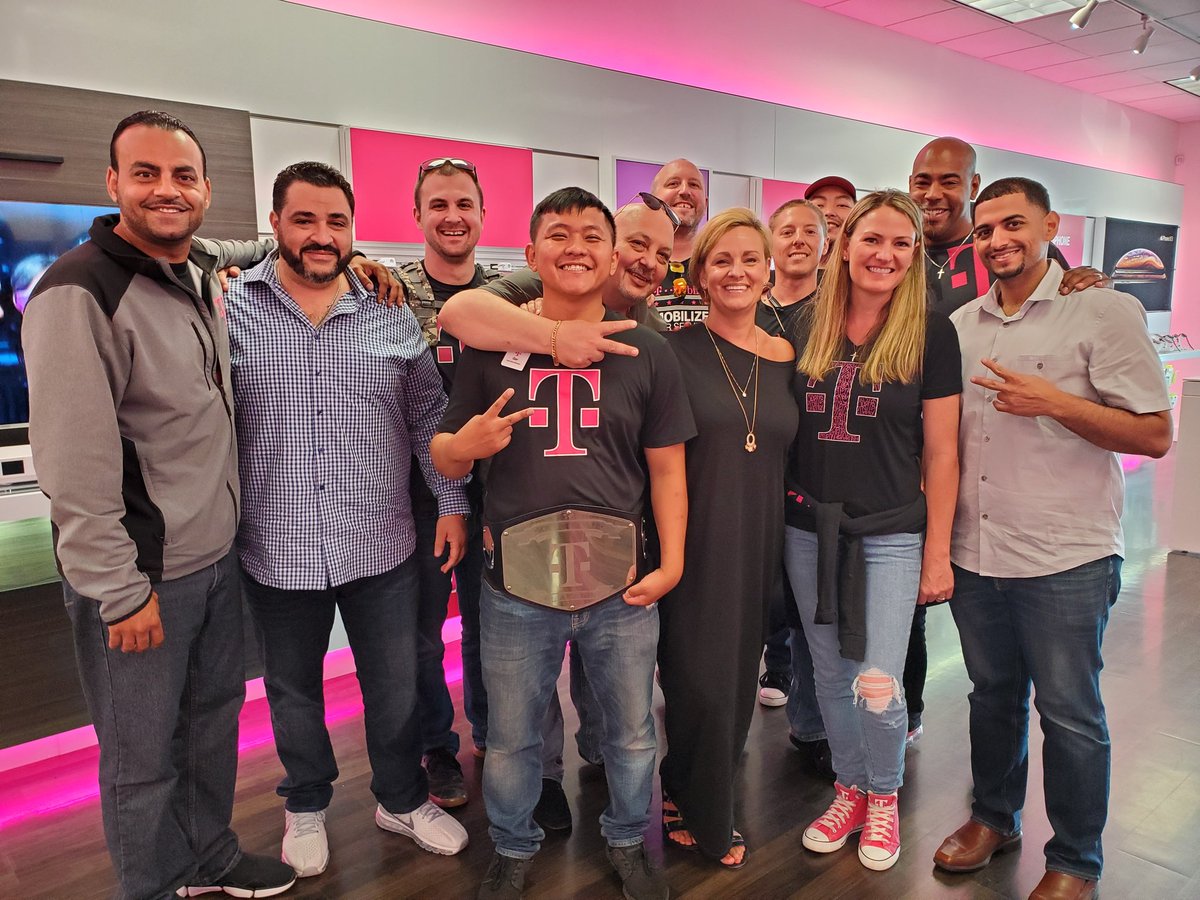 e_holmes tweet media