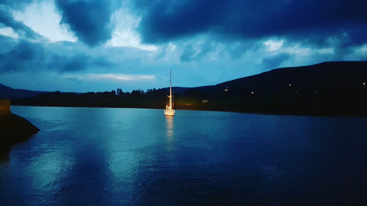 cahersiveentown's tweet photo. Lone #sailor ⛵ on the #river #fertha this evening. #darkskies #yatch #cahersiveen #skelligcoast https://t.co/8IrkPAxHfA